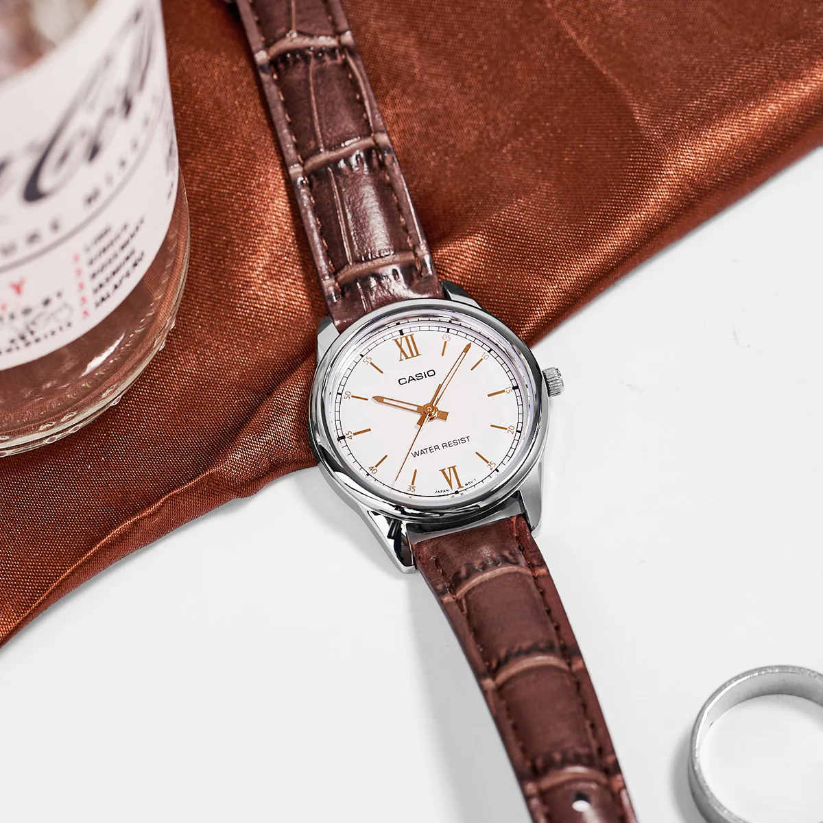 Casio Watches Smartwatch - นาฬิกาข้อมือผู้หญิง CASIO รุ่น LTP-V005L ระบบควอตซ์ สายหนัง